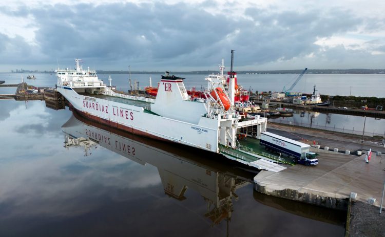 You are currently viewing Mersey dock workers vote on strike action