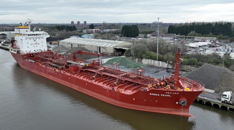 You are currently viewing Ships on the Mersey and high and low tides on Thursday, July 4