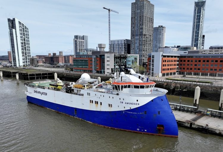 You are currently viewing Ships on the Mersey and high and low tides on Saturday, July 13