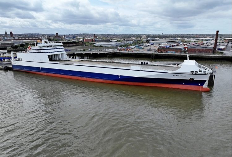 You are currently viewing Ships on the Mersey and high and low tides on Wednesday, July 17