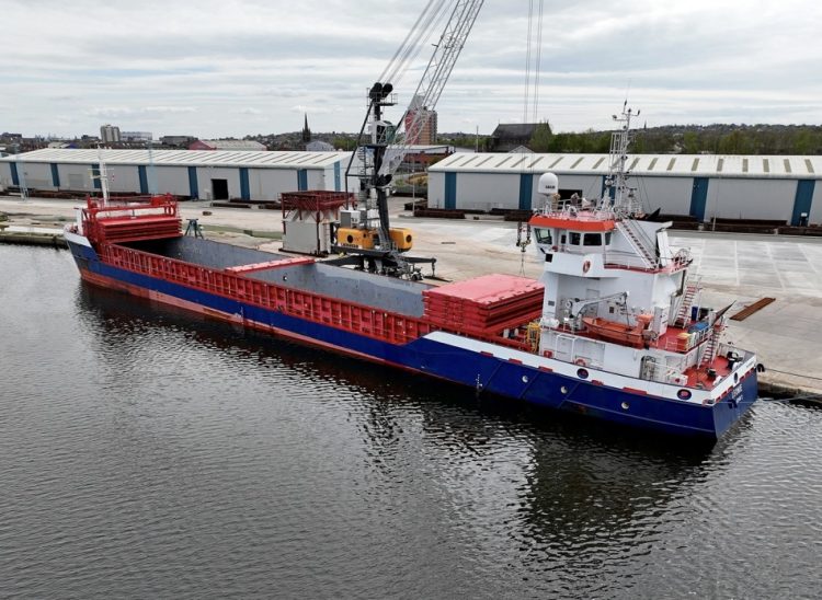 You are currently viewing Ships on the Mersey and high and low tides on Tuesday, July 30