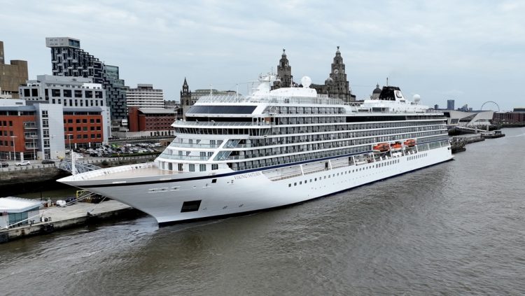 You are currently viewing Ships on the Mersey and high and low tides on Sunday, July 21