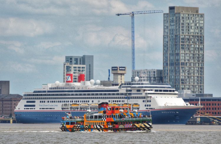 You are currently viewing Ships on the Mersey and high and low tides on Thursday, August 1