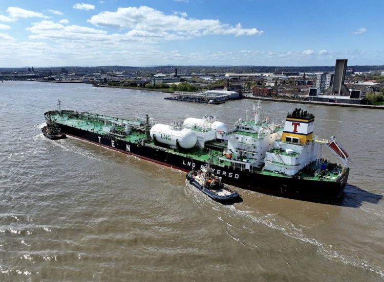 You are currently viewing Ships on the Mersey and high and low tides on Friday, August 2