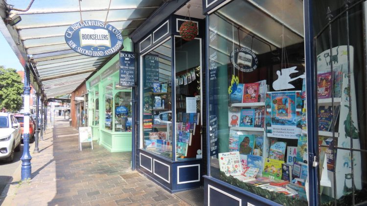 You are currently viewing Shock as 124-year-old bookshop closes suddenly