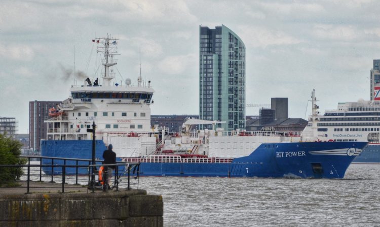 You are currently viewing Ships on the Mersey and high and low tides on Tuesday, August 20