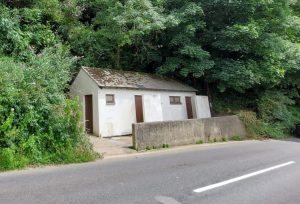 Read more about the article Public toilet block sells for £141,000 at auction