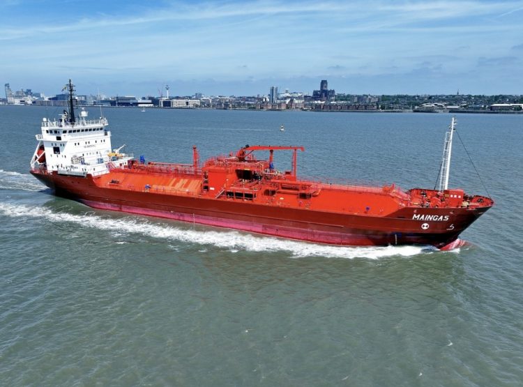 You are currently viewing Ships on the Mersey and high and low tides on Friday, October 4