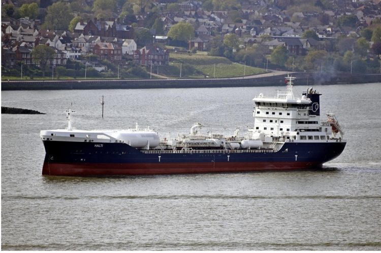 You are currently viewing Ships on the Mersey and high and low tides on Monday, October 14