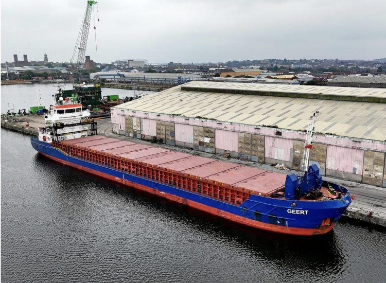 You are currently viewing Ships on the Mersey and high and low tides on Thursday, December 12