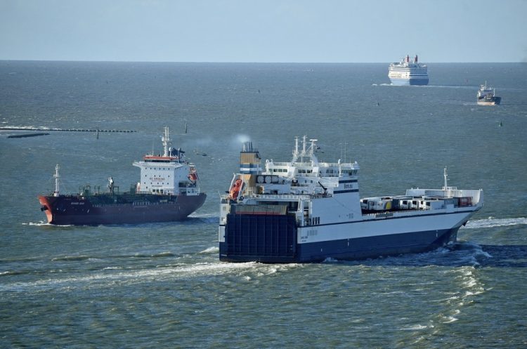 You are currently viewing Ships on the Mersey and high and low tides on Monday, December 23