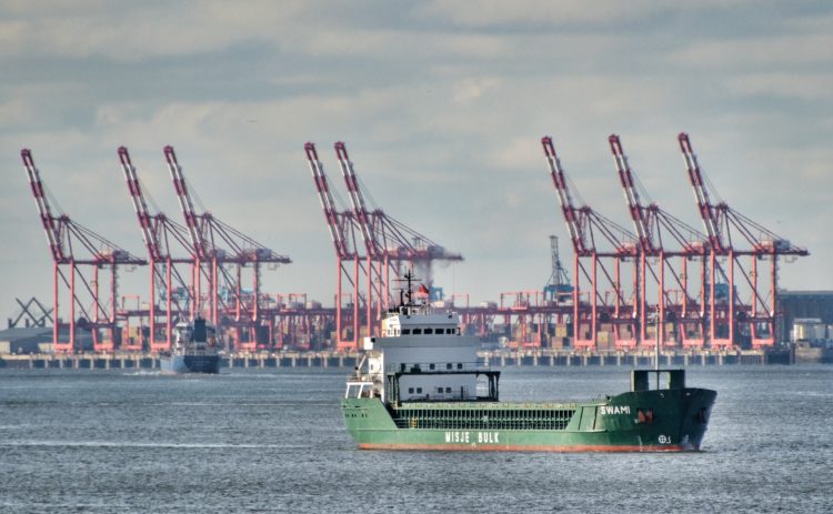 You are currently viewing Ships on the Mersey and high and low tides on Tuesday, December 3