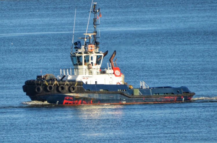 You are currently viewing Ships on the Mersey and high and low tides on Tuesday, December 17