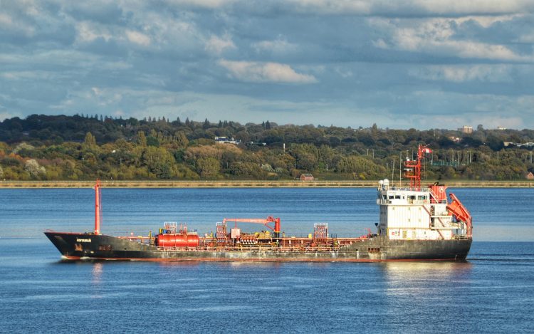 You are currently viewing Ships on the Mersey and high and low tides on Wednesday, December 11