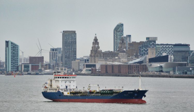 You are currently viewing Ships on the Mersey and high and low tides on Wednesday, December 18