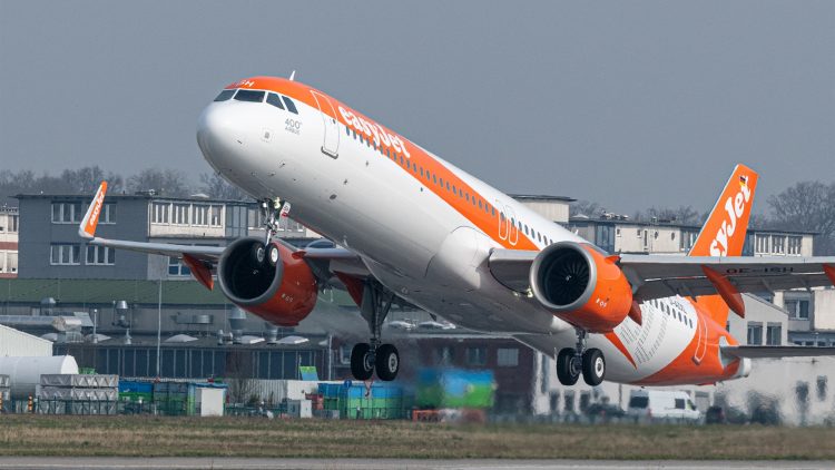 Read more about the article Easyjet on course for £709m pre-tax profits