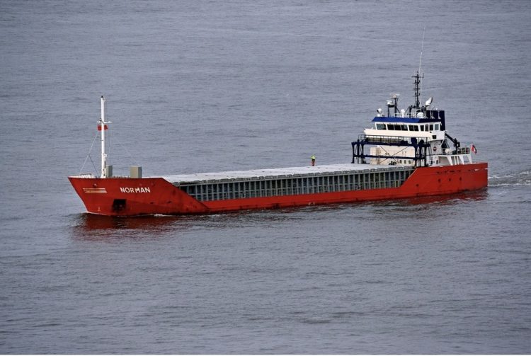 You are currently viewing Ships on the Mersey and high and low tides on Friday, April 11