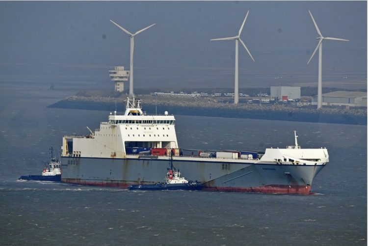 You are currently viewing Ships on the Mersey and high and low tides on Thursday, April 17