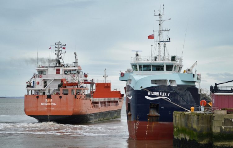 You are currently viewing Ships on the Mersey and high and low tides on Saturday, April 5