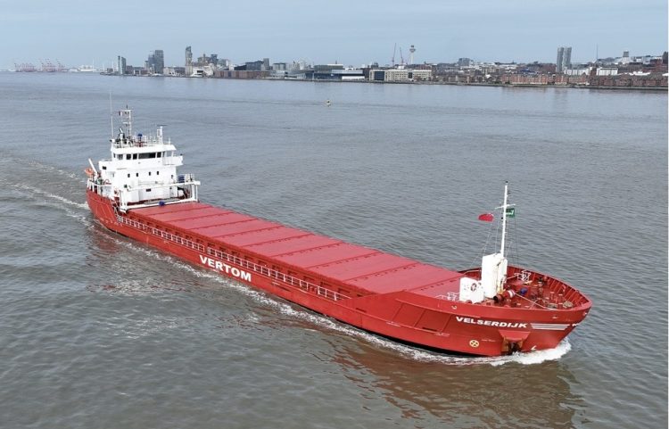 You are currently viewing Ships on the Mersey and high and low tides on Friday, May 16
