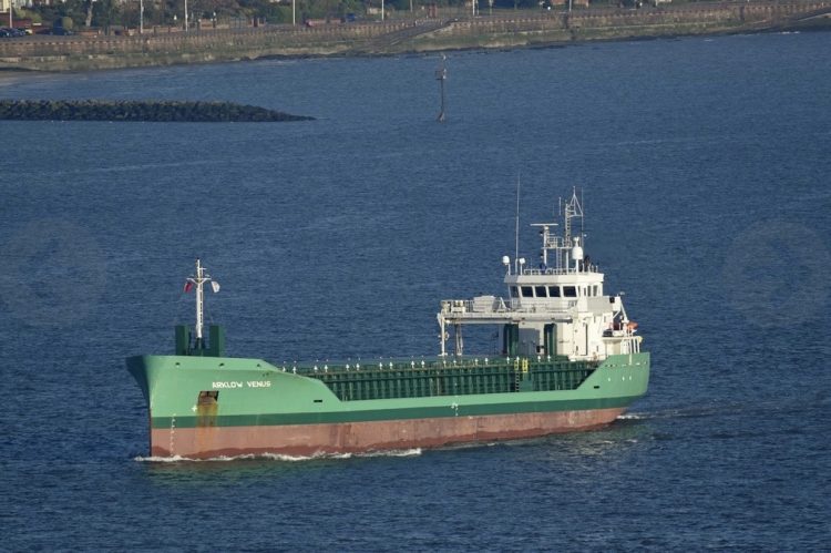 You are currently viewing Ships on the Mersey and high and low tides on Sunday, May 18